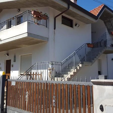 Вілла La Casa Di Cindy Монтезільвано Екстер'єр фото